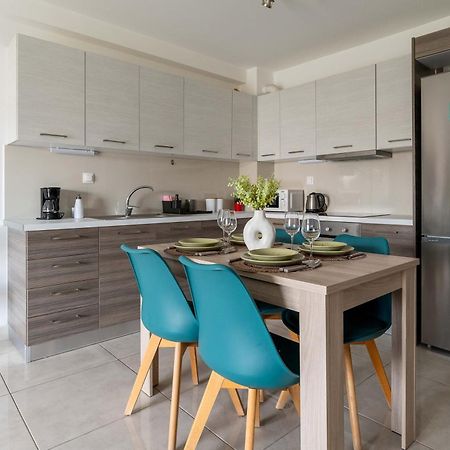 Modern Spacious Apartment Located In Pireus Zewnętrze zdjęcie