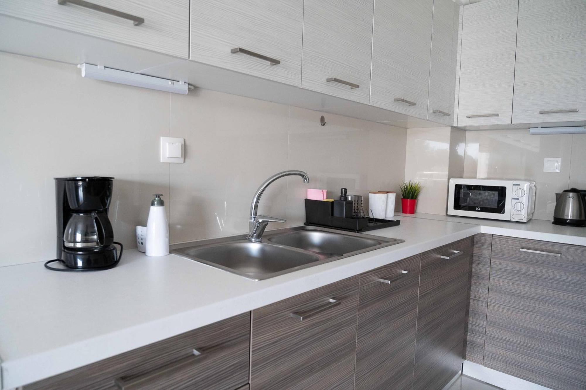 Modern Spacious Apartment Located In Pireus Zewnętrze zdjęcie