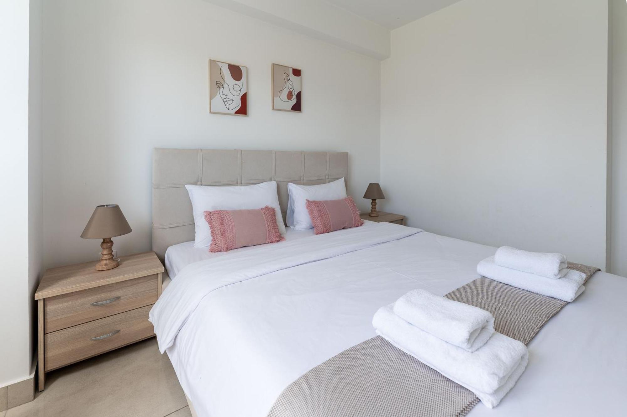 Modern Spacious Apartment Located In Pireus Zewnętrze zdjęcie