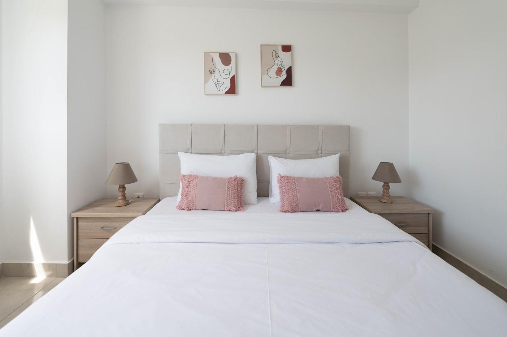 Modern Spacious Apartment Located In Pireus Zewnętrze zdjęcie